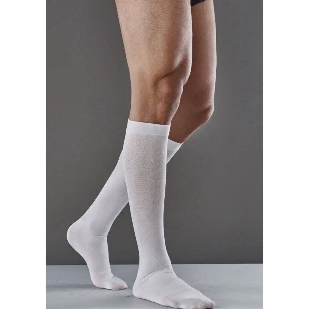 3M Futuro Anti-Embolism Knee Length Stockings XL White Moderate 18mmHg 71059EN - Picture 6 of 9